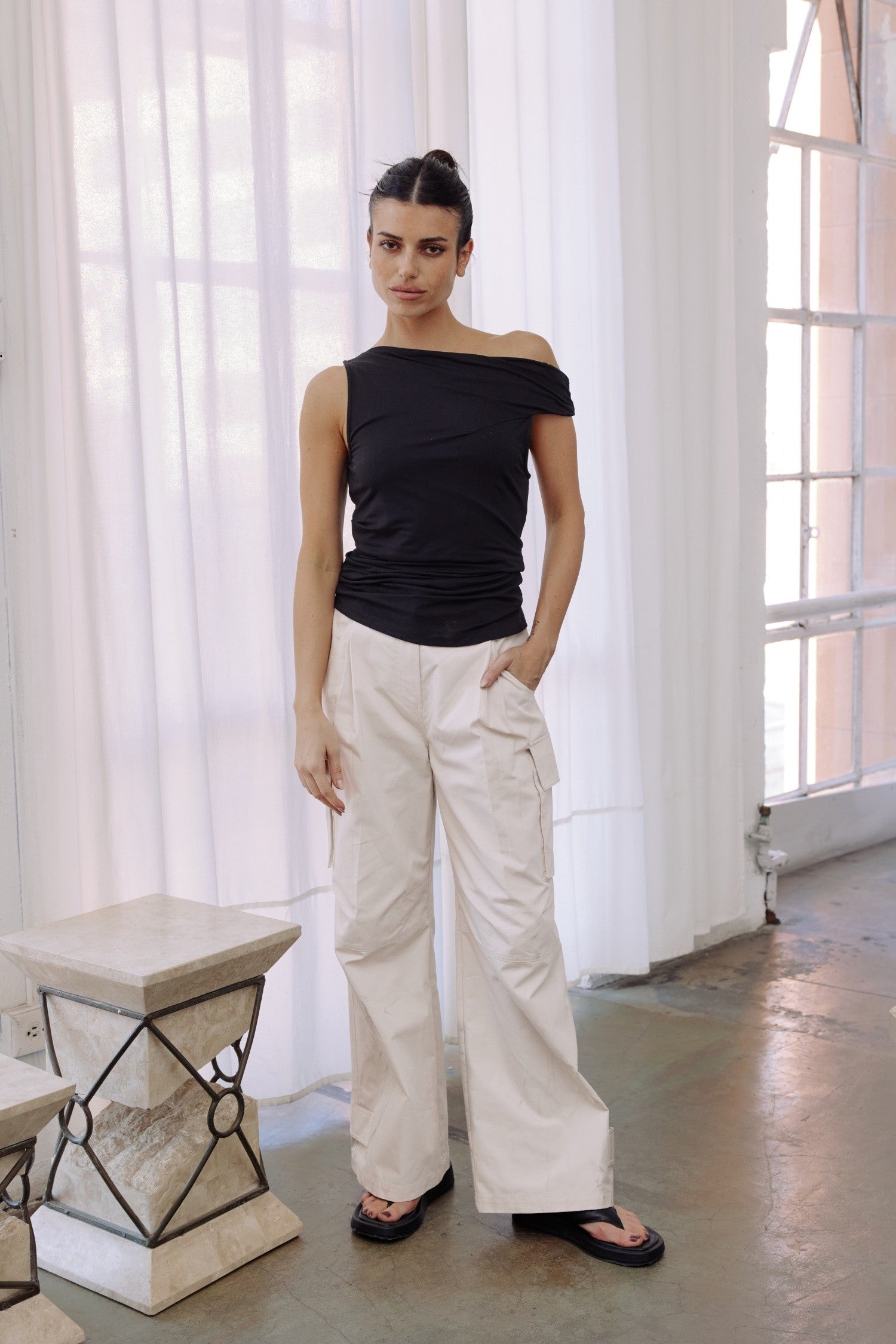 ALL ROW EMILIA TOP BLACK
