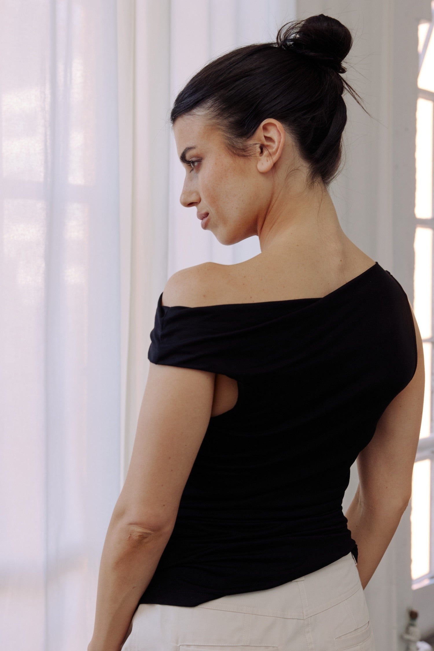 ALL ROW EMILIA TOP BLACK