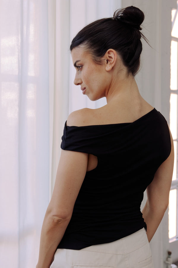 ALL ROW EMILIA TOP BLACK